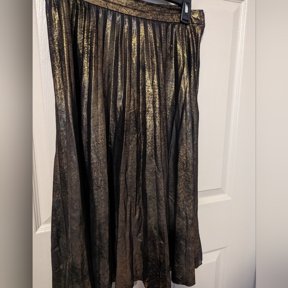 Platted Metallic Skirt - Picture 2 of 4
